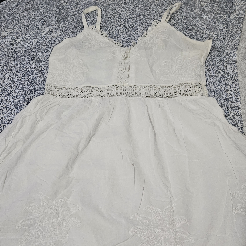 EXPRESS. White mini dress with lace detail